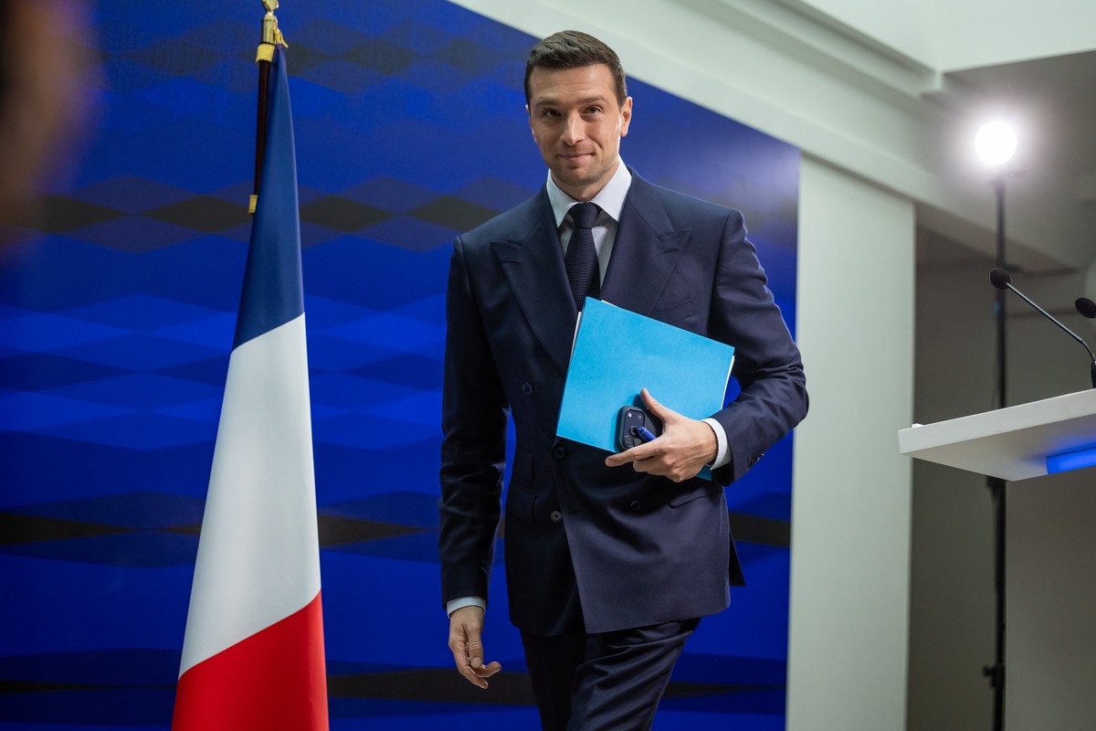epa13315244 Jordan Bardella, President of the French far-right party Rassemblement National (RN), leaves after addressing a press conference following a weekend of demonstrations entitled 'Facing ...