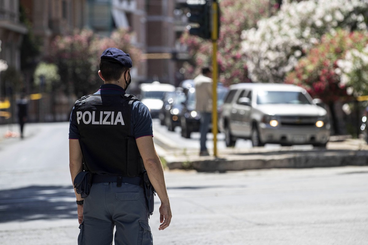 epa09304979 Police officers check the area near the US Ambassador's private residence for the arrival of US Secretary of State Antony Blinken at Villa Taverna in Rome, Italy, 27 June 2021. Streng ...