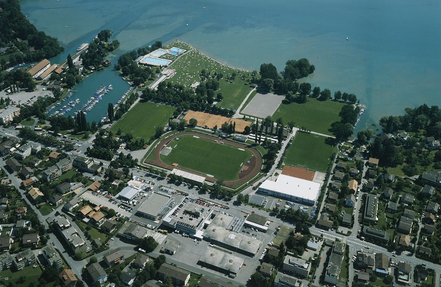 World Cup matches are even scheduled at the Lachen stadium in Thun.  The photo is from 1995. https://ba.e-pics.ethz.ch/catalog/ETHBIB.Bildarchiv/r/572448/viewmode=infoview