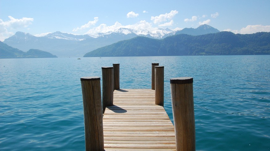 Luzern-Bummel, Schifffahrt und Füsse im Wasser baumeln lassen – ein Tag am Vierwaldstättersee macht einfach Spass. Hier: Blick auf den See von Weggis aus. Ein Tipp von watson-Business Support-Manager  ...