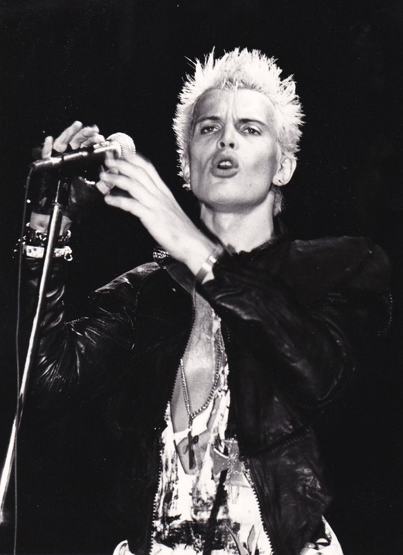 Billy Idol in Concert circa 1984 PUBLICATIONxNOTxINxUSA Copyright: xRonxWolfsonx/xRockxNegativesx/xMediaPunchx