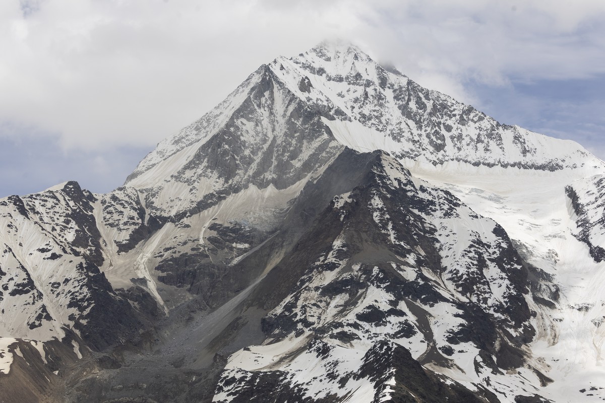 epa12149207 A view of the Kleines Nesthorn mountain showing the trace of the rocks which broke off and slid towards the valley above the village of Blatten, Switzerland, 01 June 2025. A large part of  ...