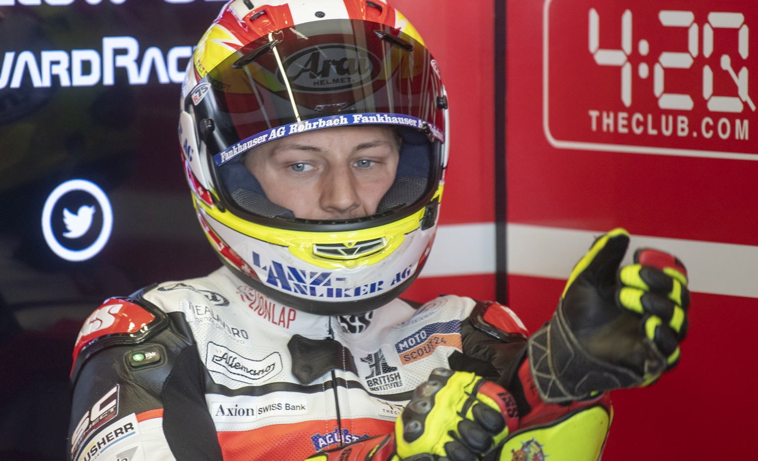 Der Schweizer Moto GP2 Motorradrennfahrer Dominique Aegerter, vom MV Agusta Forward Racing Teams, bereitet sich auf eine Session vor, anlaesslich der offiziellen Moto GP 2 Testtage, auf der Rennstreck ...