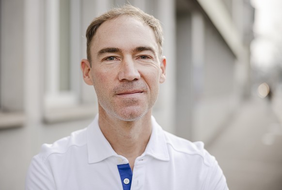 Jan Fehr, Infektiologe und Leiter Referenz-Impfzentrum des Kantons Zuerich posiert fuer ein Portrait, beim Zentrum f