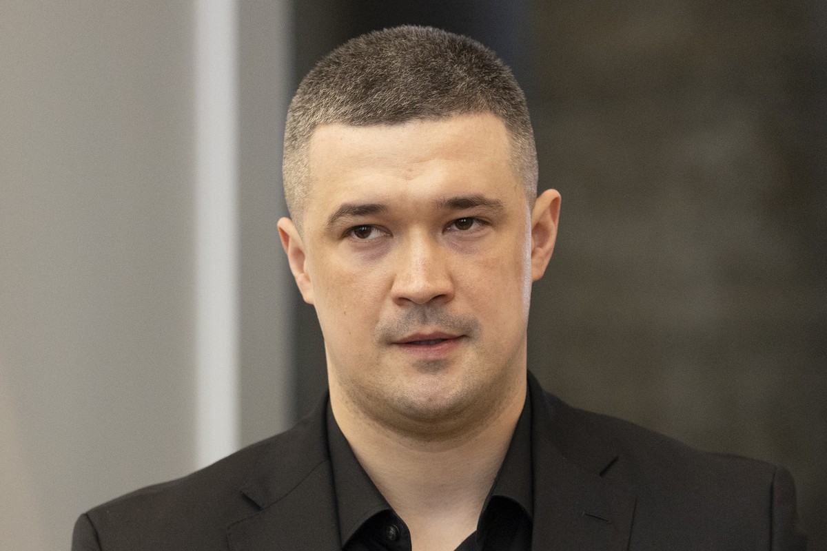 epa12891619 Ukrainian Defence Minister Mykhailo Fedorov arrives for the virtual meeting of the Ukraine Defense Contact Group, in Berlin, Germany, 15 April 2026. The Ukraine Defense Contact Group (UDCG ...