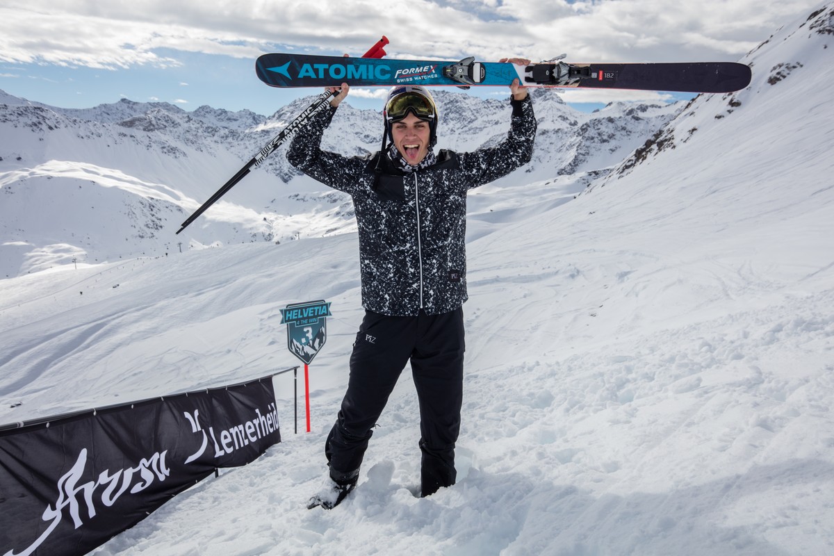 Elias Ambuehl knackt in Arosa Lenzerheide den Weltrekord im Rueckwaerts-Skifahren. 
(PPR/Arosa Lenzerheide/SRF/Marcus Gyger)