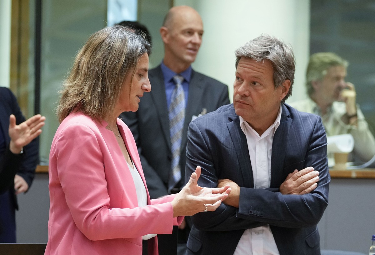 Germany's Minister for Climate Action Robert Habeck, right, speaks with Spain's Minister for the Ecological Transition Teresa Ribera Rodriguez during an emergency meeting of EU energy minist ...