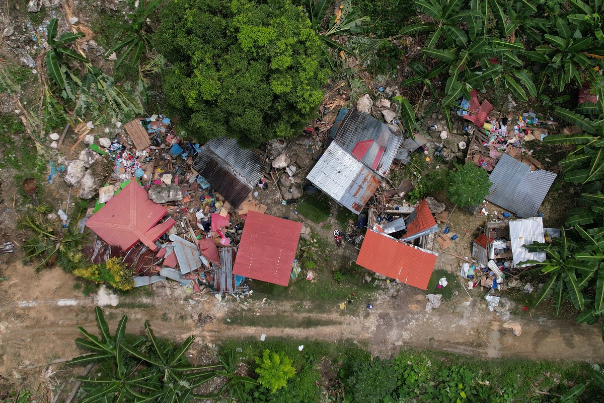 Damaged homes lie after a landslide caused by Tuesday's strong earthquake killed some people sleeping in their hillside homes, Thursday, Oct. 2, 2025, in Bogo city, Cebu Province, Central Philipp ...