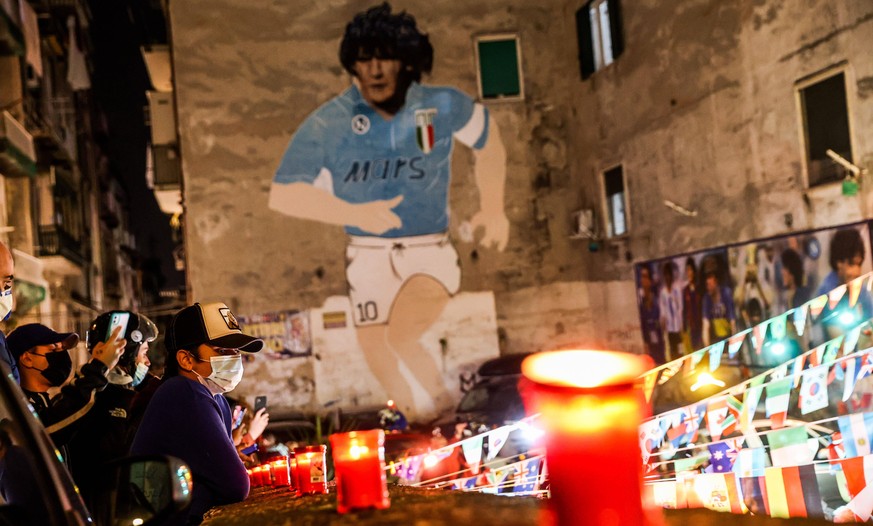 Photo Alessandro Garofalo/LaPresse November 25, 2020 Naples, Italy news Spanish Quarters fans flocked to Diego Armando Maradona s mural after learning the news of his death PUBLICATIONxINxGERxSUIxAUTx ...
