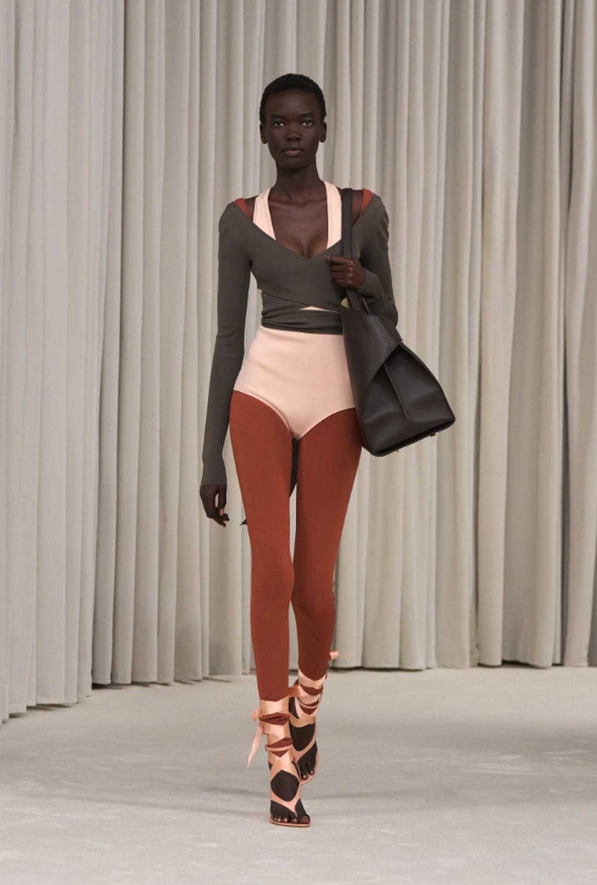 Ferragamo SS25 Ballet Core

https://www.vogue.co.uk/article/ballet-trend-ss25