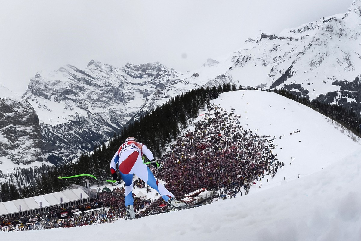 Switzerland's Patrick Kueng in action during the FIS Alpine Ski World Cup downhill race at the Lauberhorn in Wengen, Switzerland, Saturday, January 18, 2014. (KEYSTONE/Jean-Christophe Bott)