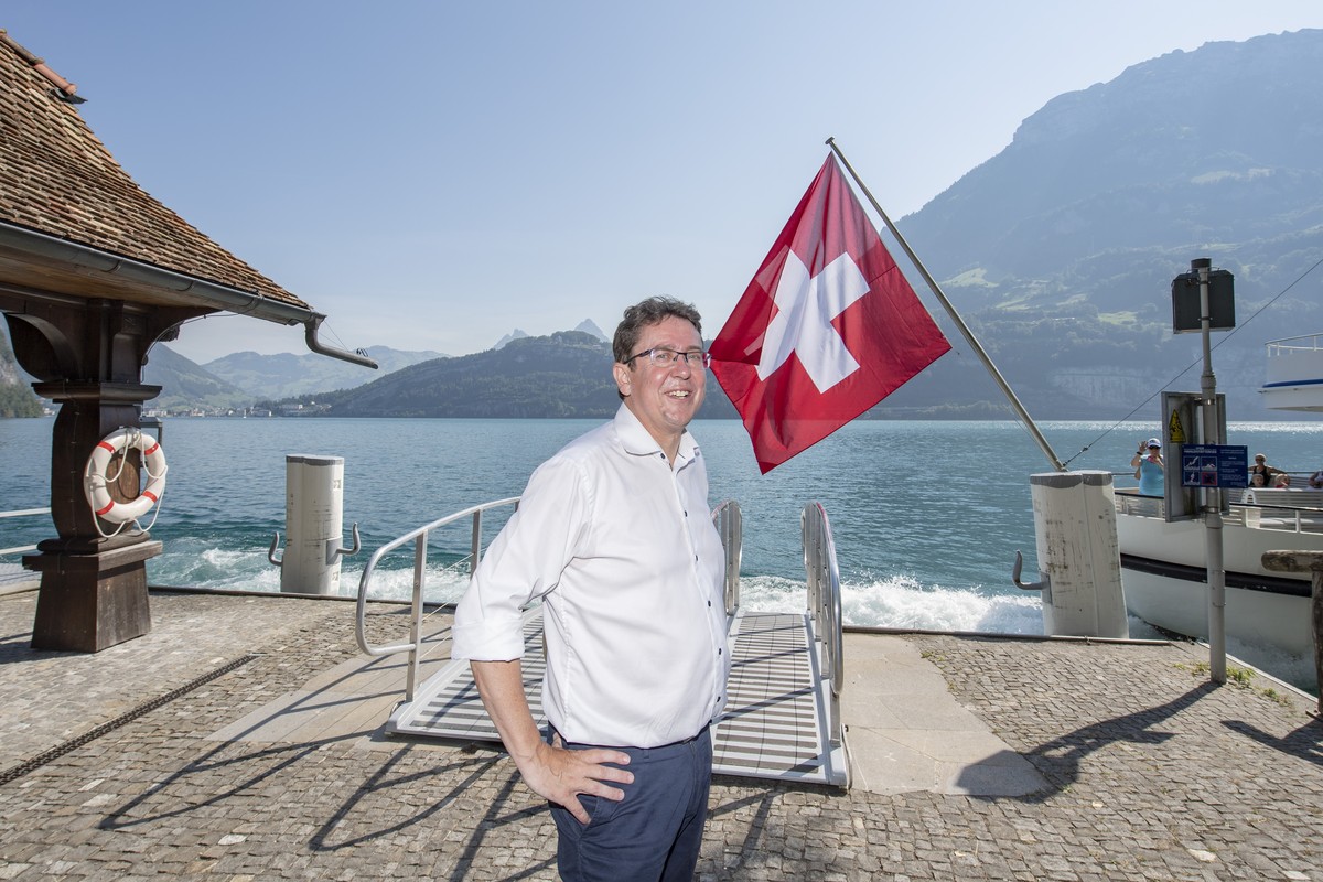 Der SVP Praesident Albert Roesti waehrend seinem Medien Spatziergang unter dem Motto Hintergrundgespraeche am Donnerstag, 25. Juli 2019 auf dem Ruetli. (KEYSTONE/Urs Flueeler)