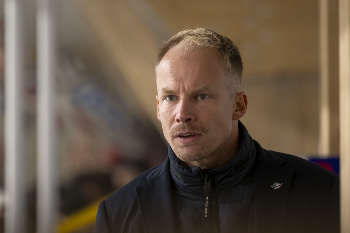Headcoach Johan Lundskog (SCRJ) im Qualifiaktionsspiel der Eishockey National League zwischen dem HC Ajoie und den SC Rapperswil-Jona Lakers in der Raiffeisen Arena in Porrentruy, am Dienstag, 16. Sep ...