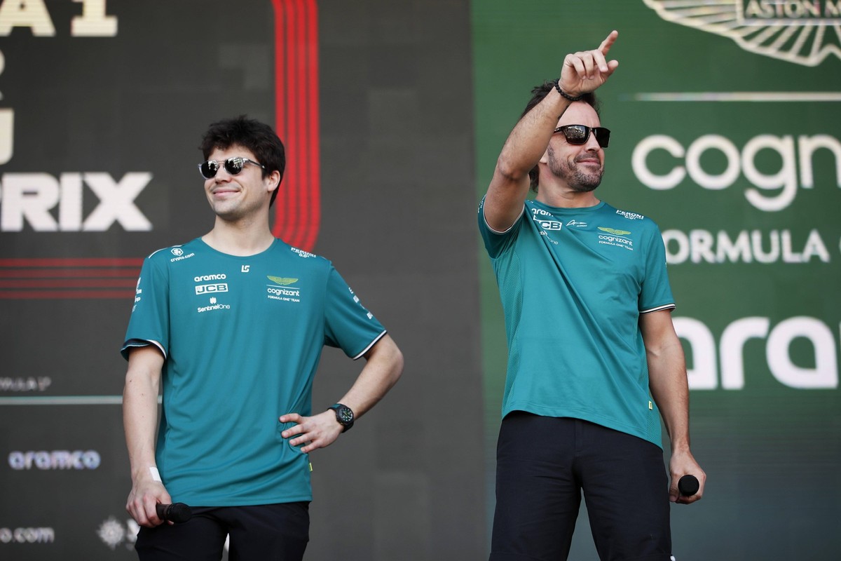 Formula 1 2023: Bahrain GP BAHRAIN INTERNATIONAL CIRCUIT, BAHRAIN - MARCH 03: Lance Stroll, Aston Martin F1 Team, and Fernando Alonso, Aston Martin F1 Team during the Bahrain GP at Bahrain Internation ...