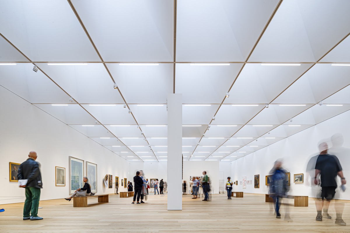 ARCHIVBILD ZUR MELDUNG, DASS AB DEM 11. MAI AUCH MUSEEN WIEDER OEFFNEN DUERFEN - Visitors enjoy the first public day of the exhibition "Atlas. A Cartography of Donation" in the newly opened  ...