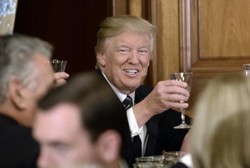 epa05852838 US President Donald J. Trump speaks during the Friends of Ireland Luncheon at the US Capitol in Washington, DC USA 16 March, 2017. EPA/OLIVIER DOULIERY / POOL