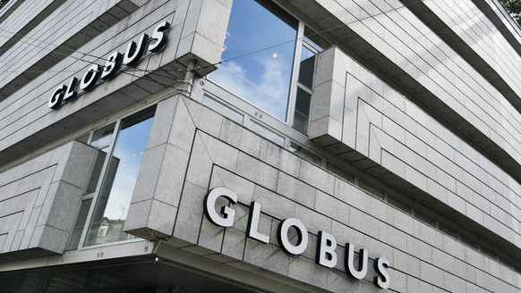 ARCHIVBILD ZUM VERKAUF VON GLOBUS AN DIE SIGNA-GRUPPE, AM 1. FEBRUAR 2020 - Globus Filiale in Zuerich am Freitag, 12. Mai 2017. Die Migros legt ihre Modeketten Globus, Herren Globus und Schild unter d ...