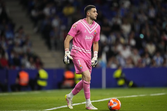 RCD Espanyol de Barcelona v FC Barcelona, Barca - La Liga EA Sports BARCELONA, SPAIN - MAY 14: Joan Garcia goalkeeper of Espanyol and Spain during the LaLiga match between RCD Espanyol de Barcelona an ...