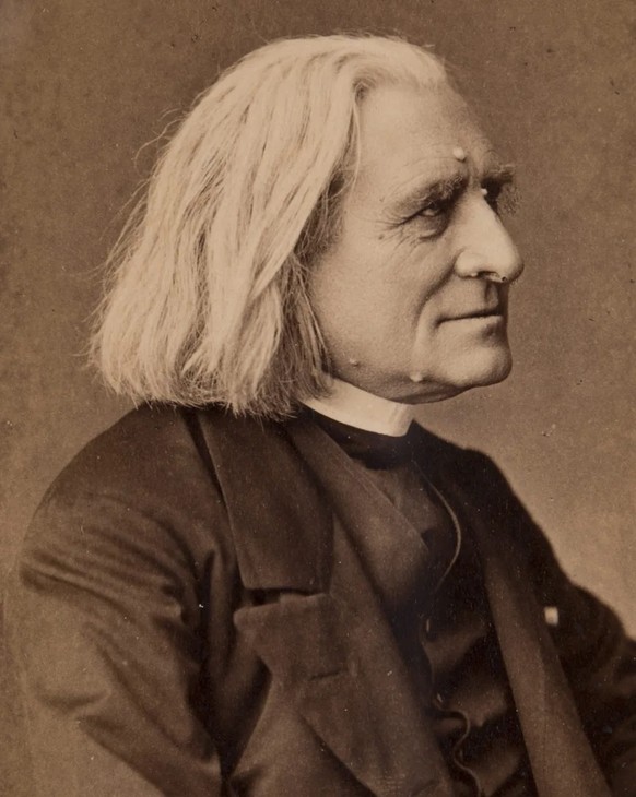 Fotoporträt von Franz Liszt aus den 1880er-Jahren.
https://permalink.nationalmuseum.ch/100421139