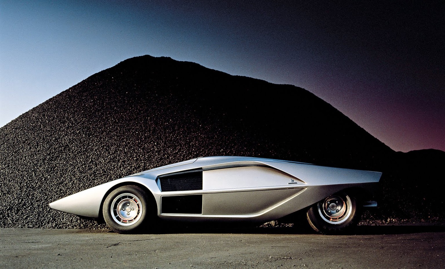 lancia stratos zero 1970 gandini http://oldconceptcars.com/1930-2004/lancia-stratos-zero-1970/