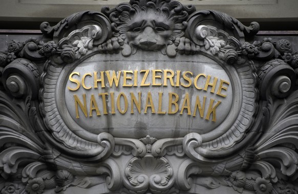 ARCHIVBILD ZUM UMSATZ DER NATIONALBANK IM DRITTEN QUARTAL, AM FREITAG, 29. OKTOBER 2021 - The facade of the Swiss National Bank SNB pictured at the Bundesplatz, one day prior to the semi-annual press  ...