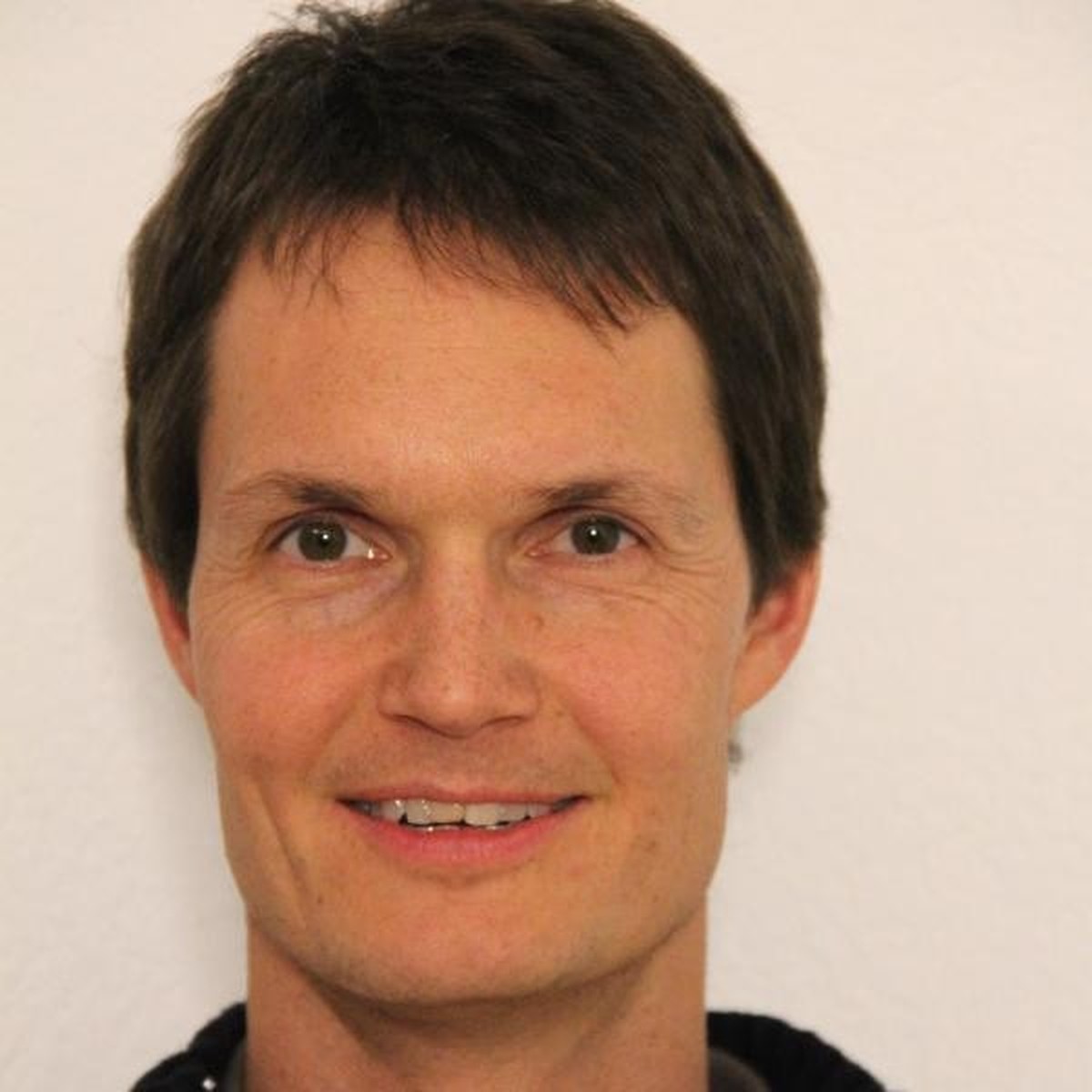 Matthias Huss est glaciologue à l'Ecole polytechnique fédérale de Zurich (EPFZ) et à l'Institut fédéral de recherches WSL de Birmensdorf (ZH). Il dirige le réseau suisse de mesure des glaciers Glamos.