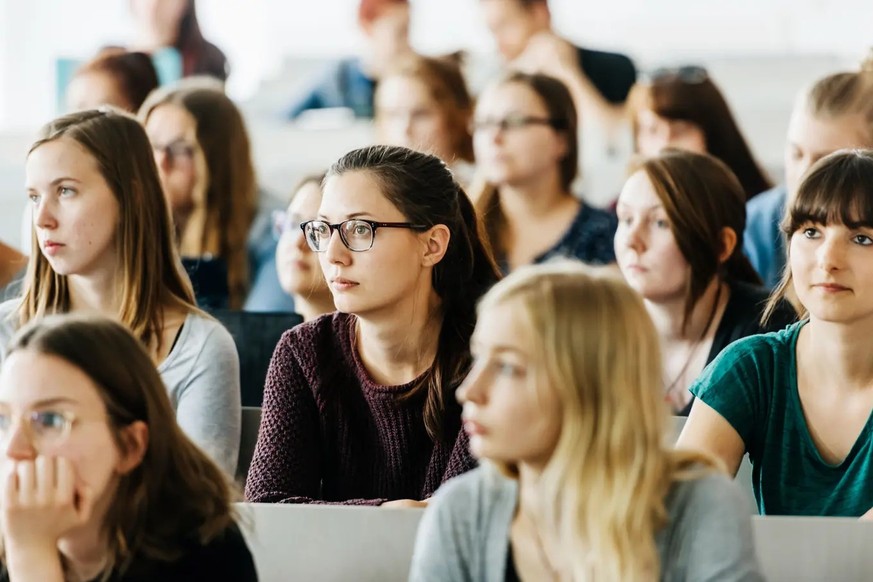 Frauen bilden an Schweizer Hochschulen inzwischen eine Mehrheit.