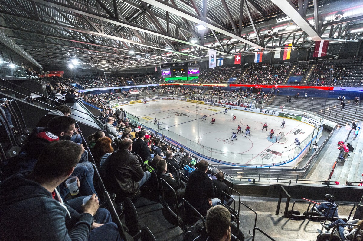 3317 Zuschauer sorgten für eine schöne Kulisse während der ersten WM-Partie.