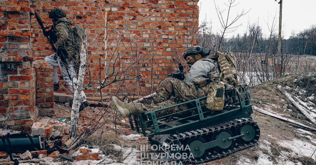 Ukrainische Armee zeigt online, wie vielseitig sie Boden-Drohnen einsetzt