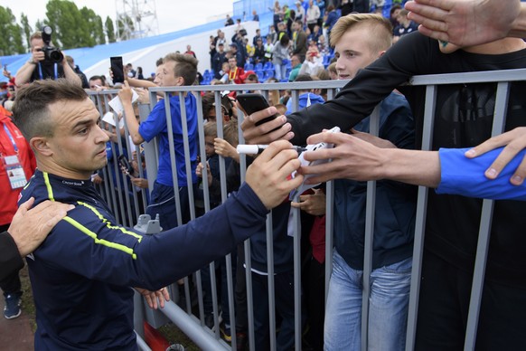 epa06802789 Switzerland&#039;s midfielder Xherdan Shaqiri signs autographs after a public training session of Switzerland&#039;s national soccer team at the Torpedo Stadium, in Togliatti, Russia, 12 J ...