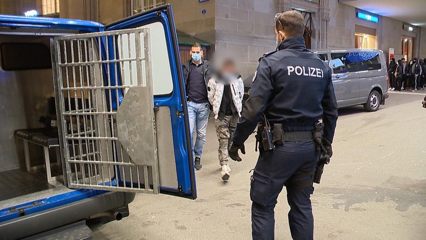 St. Gallen: Nach Personenkontrollen wurden in der Nacht auf Montag 60 Personen verhaftet. Sie sind inzwischen wieder auf freiem Fuss.