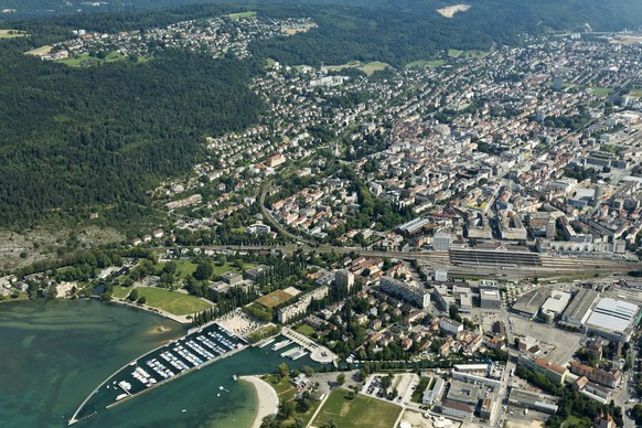 Die Stadt Biel am Donnerstag, 9. August 2012. (KEYSTONE/Alessandro Della Bella)