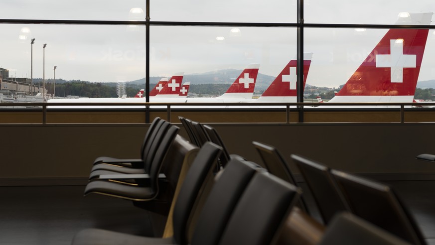 ARCHIVBILD ZUM GROUNDING DER HAELFTE DER SWISS FLOTTE WEGEN DER CORONAVIRUS-PANDEMIE, AM MONTAG, 16. MAERZ 2020 - Parked Swiss International Air Lines airplanes at Zurich Airport in Kloten, Switzerlan ...