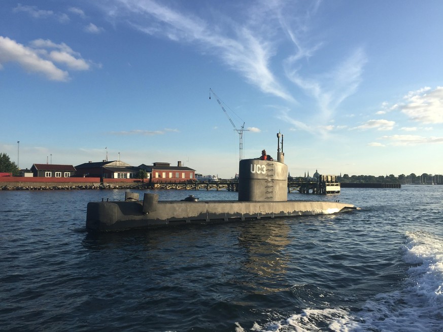 epa06139881 An unidentified woman stands in the conning tower of the private submarine &#039;UC3 Nautilus&#039; in Copenhagen Harbor, Denmark, 11 August 2017 (issued 12 August 2017). Owner Peter Madse ...