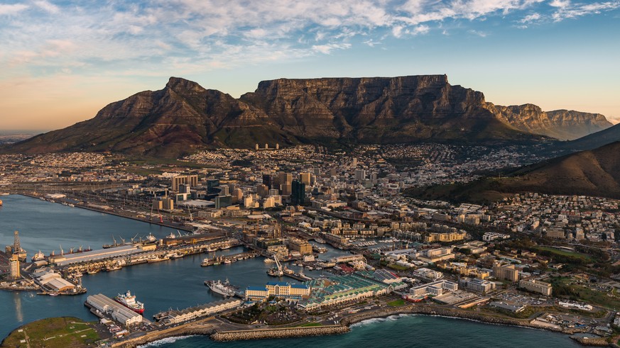 Kapstadt, Südafrika
https://www.shutterstock.com/de/download/confirm/433978108?src=VFc09t_ggMzh9Br77OFu1A-1-5&amp;size=huge_jpg