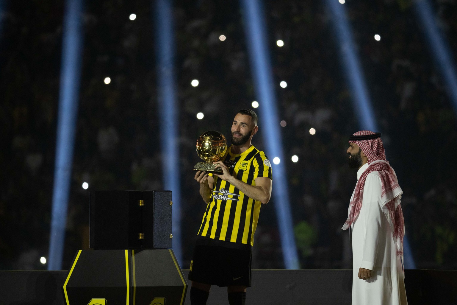 epa10680516 French soccer player Karim Benzema holds the Ballon d&#039;Or trophy he won last year during a presenting event after joining Al Ittihad, in Jeddah, Saudi Arabia, 08 June 2023. Benzema was ...