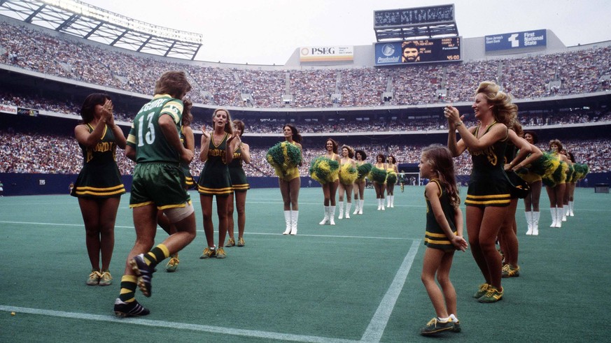 Vor 74'901 Fans im Giants Stadium holt New York Cosmos in der Soccer Bowl 1978 den Titel gegen die Tampa Bay Rowdies.