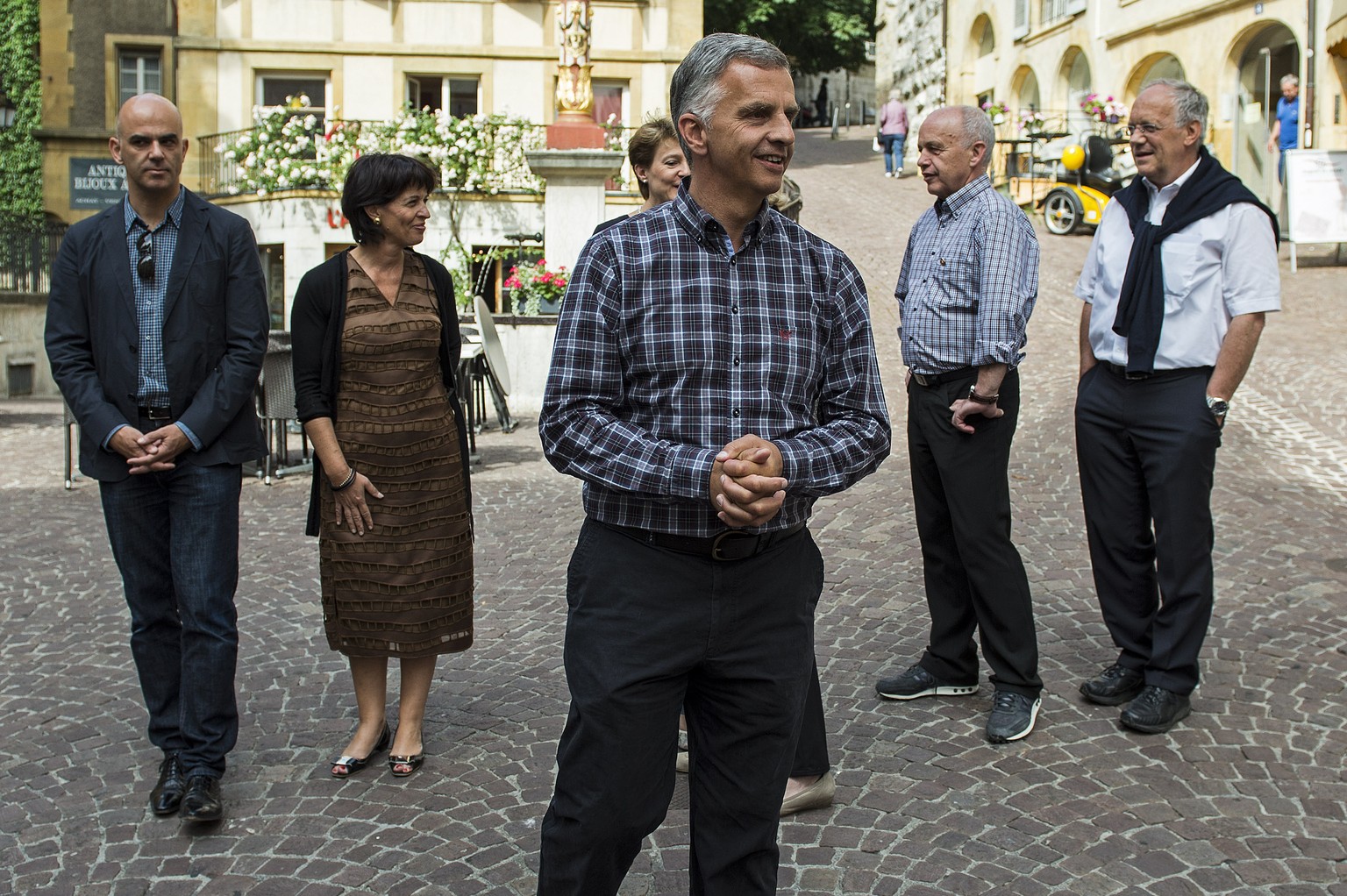 Aussenminister und Bundespräsident Didier Burkhalter – hier mit seinen Kolleginnen und Kollegen auf dem Bundesratsreisli im Kanton Neuenburg – ist im Bundesrat für das EU-Dossier und damit die Verhand ...