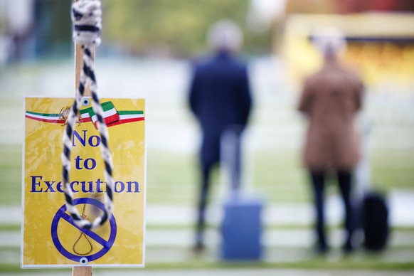 epa12444790 A placard reads 'No to Execution' during a rally of the 'Nationale Widerstandsrat Iran' (NWRI, National Council of Resistance of Iran) calling for an end to torture and ...