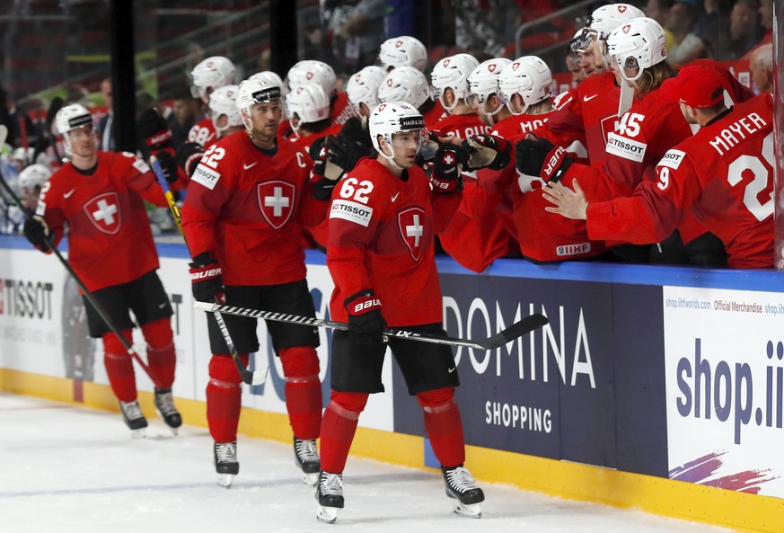 epa10624431 Team Switzerland celebrates a goal during the preliminary round group B match against Slovenia at the IIHF Ice Hockey World Championship 2023 in Arena Riga, Latvia, 13 May 2023. EPA/TOMS K ...