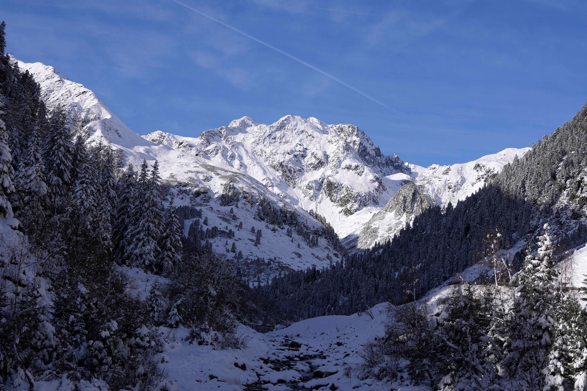 FILE - Snow covers the mountains at the Stubai glacier in Neustift im Stubaital, Tyrol, Austria, on Nov. 6, 2022. (AP Photo/Matthias Schrader, File)
Austria Avalanche