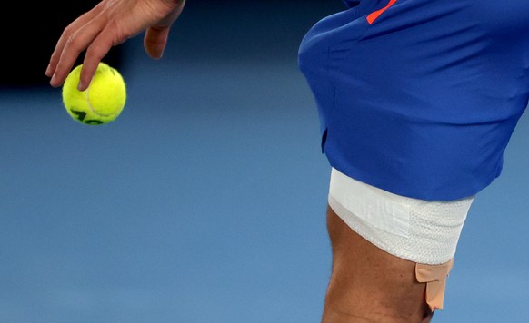 epa10424513 The bandaged left thigh of Novak Djokovic of Serbia during his 4th round match against Alex de Minaur of Australia at the 2023 Australian Open tennis tournament at Melbourne Park in Melbou ...