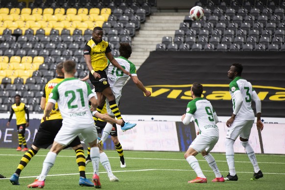 YBs Christopher Martins, Mitte, erzielt das Tor zum 1-0, im Super League Spiel zwischen dem BSC Young Boys Bern und dem FC St. Gallen, am Sonntag 11. April 2021 im Stadion Wankdorf in Bern. (KEYSTONE/ ...