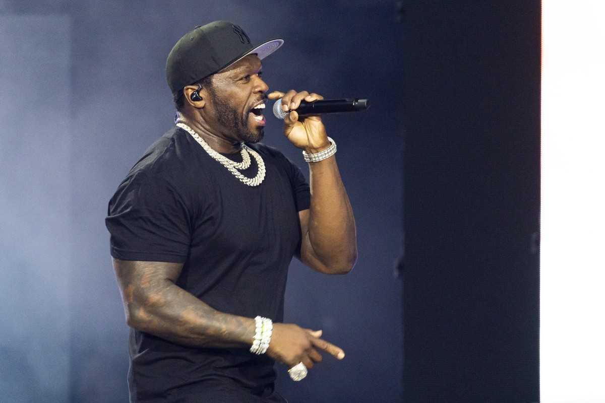 ARCHIV - 28.06.2025, Niedersachsen, Hannover: US-Rapper Curtis James Jackson III (�50 Cent�) steht w�hrend eines Konzerts im Rahmen seiner �Legacy-Tour� durch Europa auf der B�hne in der Heinz-von-Hei ...