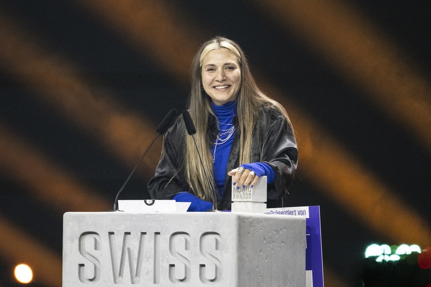 Nola Kin thanks for winning the, Artist Award, during the award ceremony of the Swiss Music Awards in Zuerich, Switzerland, May 8, 2024. (KEYSTONE/Urs Flueeler)