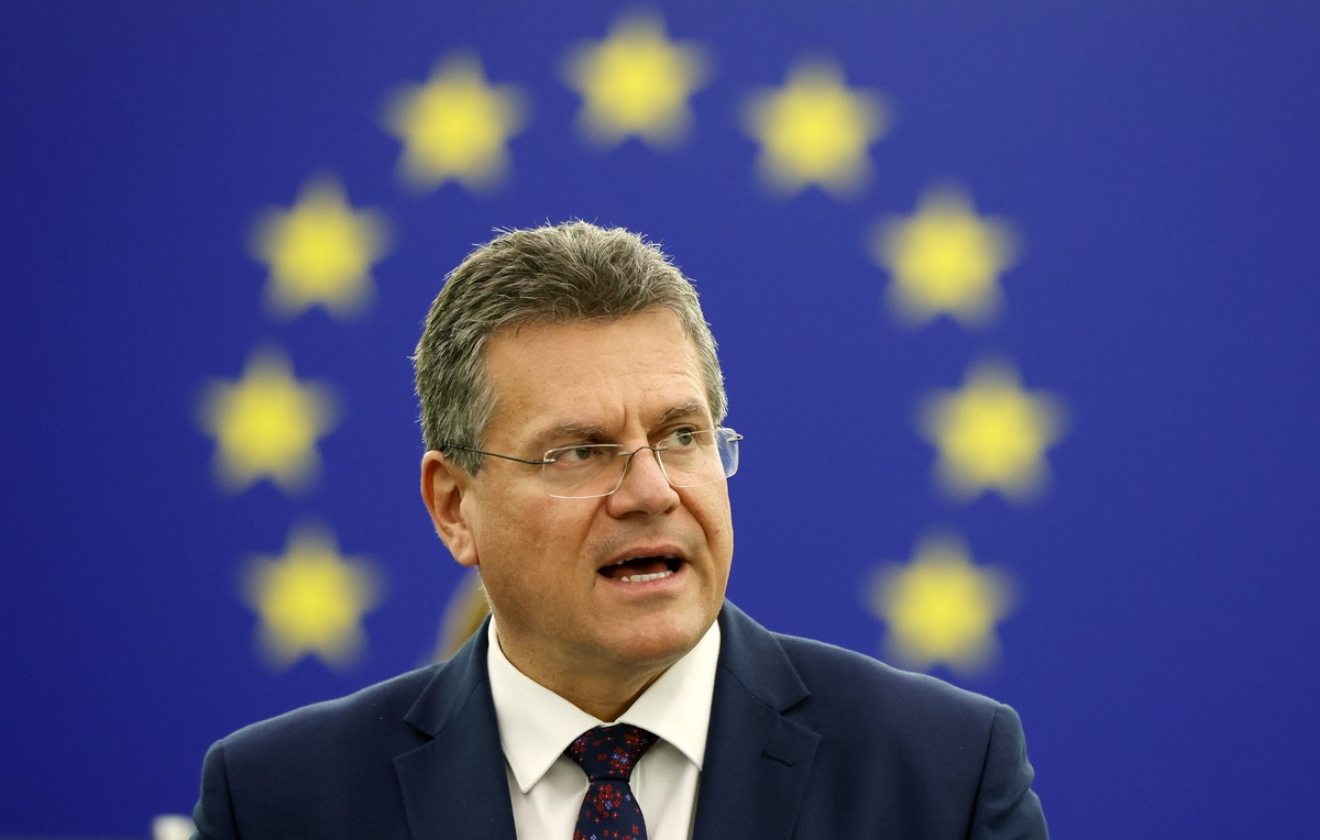 epa09532158 European Commission Vice President Maros Sefcovic delivers a speech during a debate on 'Commission Work Programme 2022' at the European Parliament in Strasbourg, France, 19 Octob ...