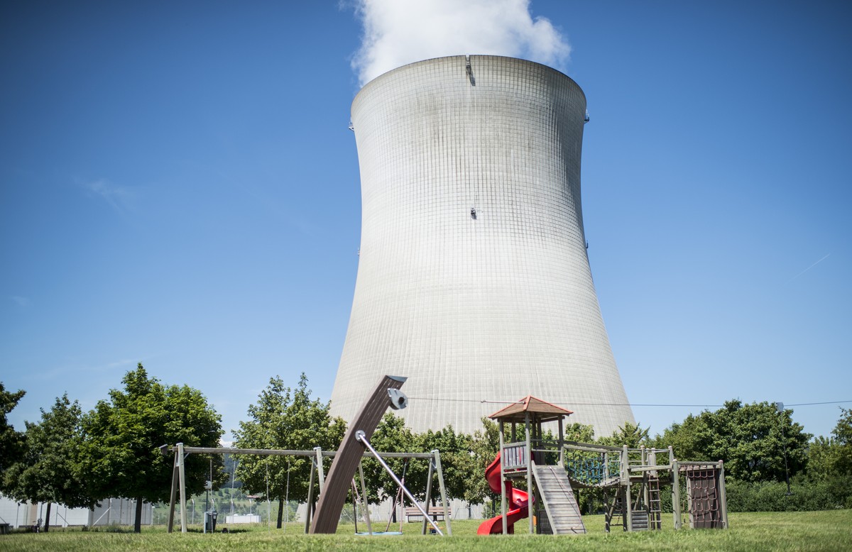 ZUR EIDGENOESSISCHEN ABSTIMMUNG UEBER DIE VOLKSINITIATIVE "FUER DEN GEORDNETEN AUSSTIEG AUS DER ATOMENERGIE (ATOMAUSSTIEGSINITIATIVE)" VOM SONNTAG, 27. NOVEMBER 2016, STELLEN WIR IHNEN FOLGE ...