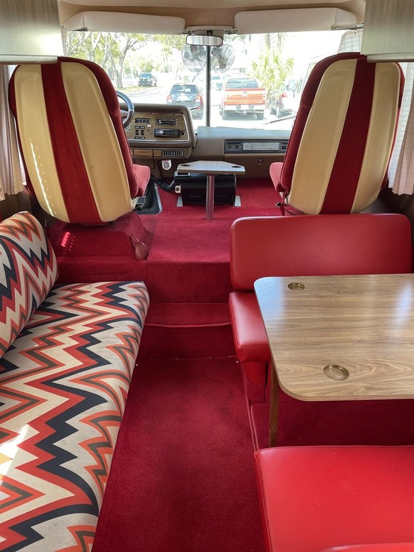 GMC Motorhome - nie war Campen schöner! 
https://www.gmcrvforsale.com/
