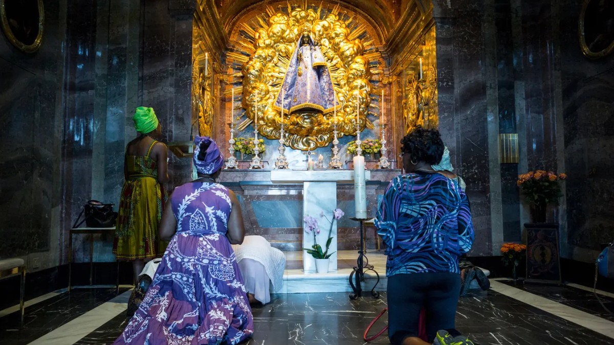 Wie-ein-Priester-in-Einsiedeln-ein-Attentat-mit-der-Hilfe-der-Schwarzen-Madonna-berlebte