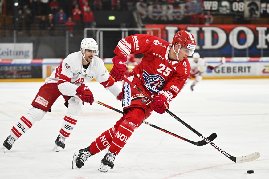 Lausannes Igor Jelovac, links, gegen SC Rapperswil-Jona Lakers Nando Eggenberger, im Eishockeyspiel der National League zwischen den Rapperswil-Jona Lakers und dem Lausanne HC, am Freitag, 9. Dezember ...